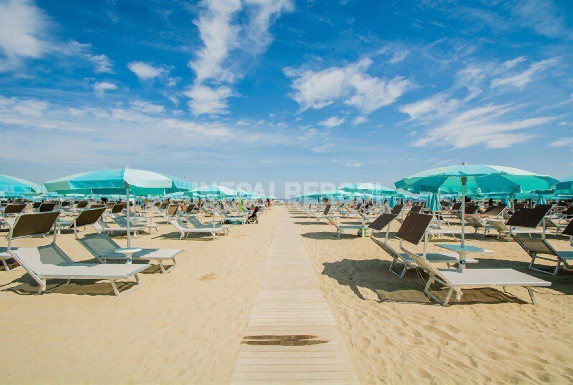 Hotel River Fronte Mare Con Piscina Ρίμινι Εξωτερικό φωτογραφία