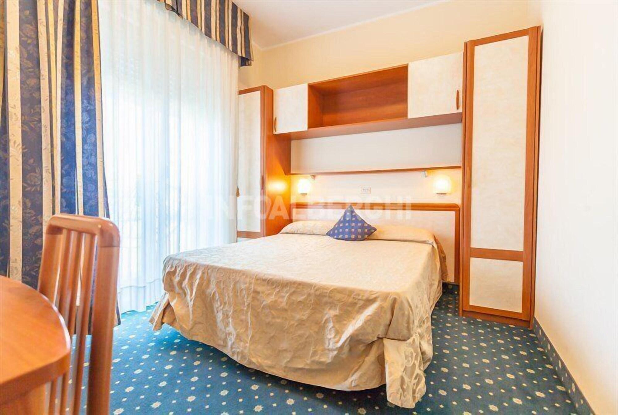 Hotel River Fronte Mare Con Piscina Ρίμινι Εξωτερικό φωτογραφία