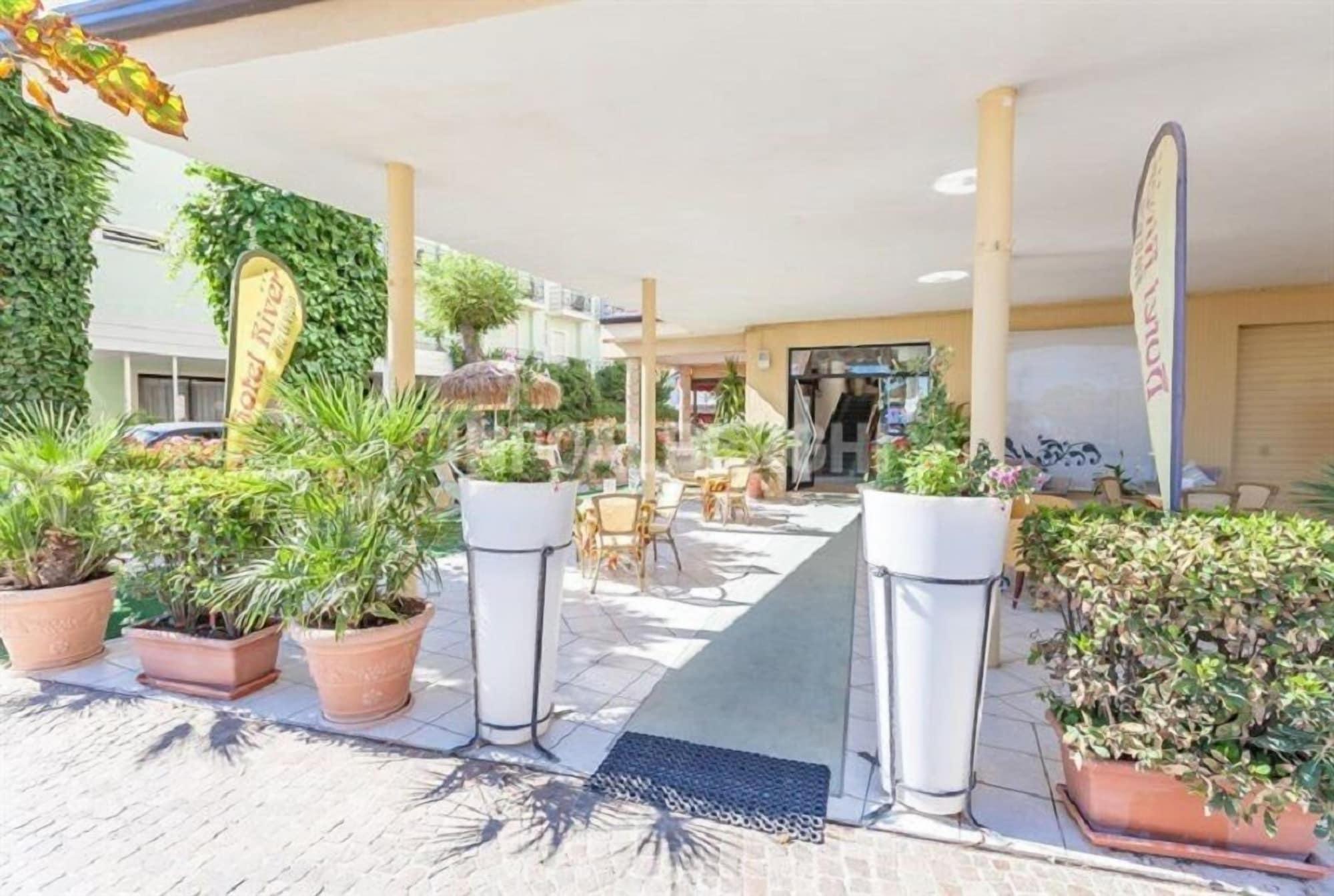 Hotel River Fronte Mare Con Piscina Ρίμινι Εξωτερικό φωτογραφία