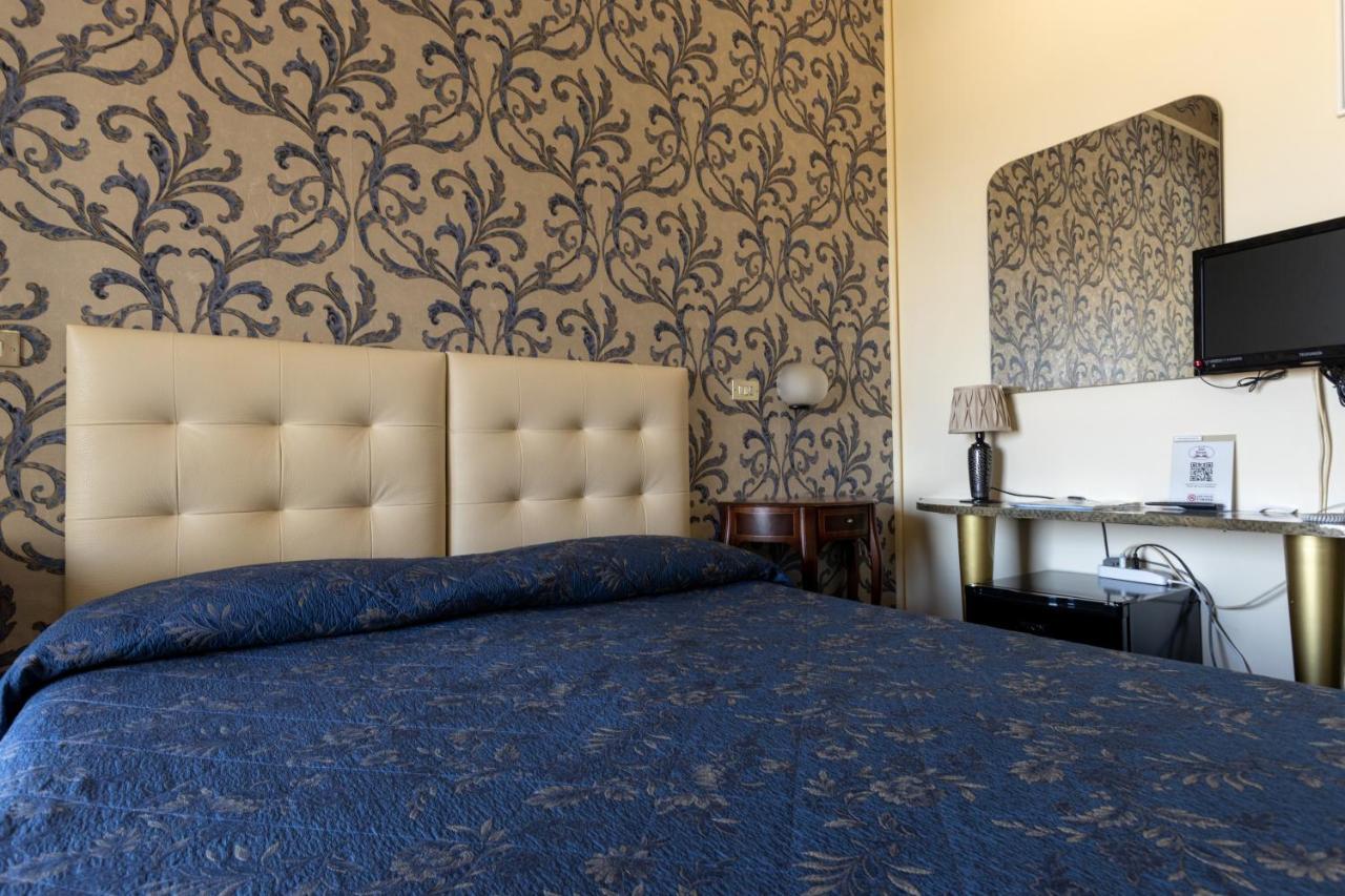 Hotel River Fronte Mare Con Piscina Ρίμινι Εξωτερικό φωτογραφία