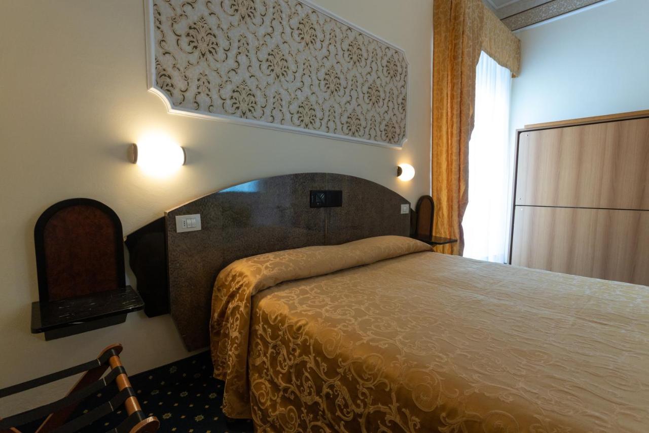 Hotel River Fronte Mare Con Piscina Ρίμινι Εξωτερικό φωτογραφία