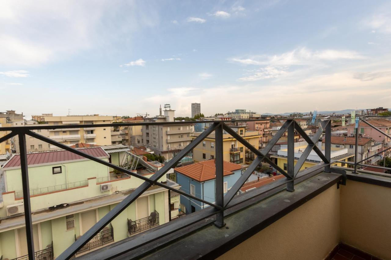 Hotel River Fronte Mare Con Piscina Ρίμινι Εξωτερικό φωτογραφία