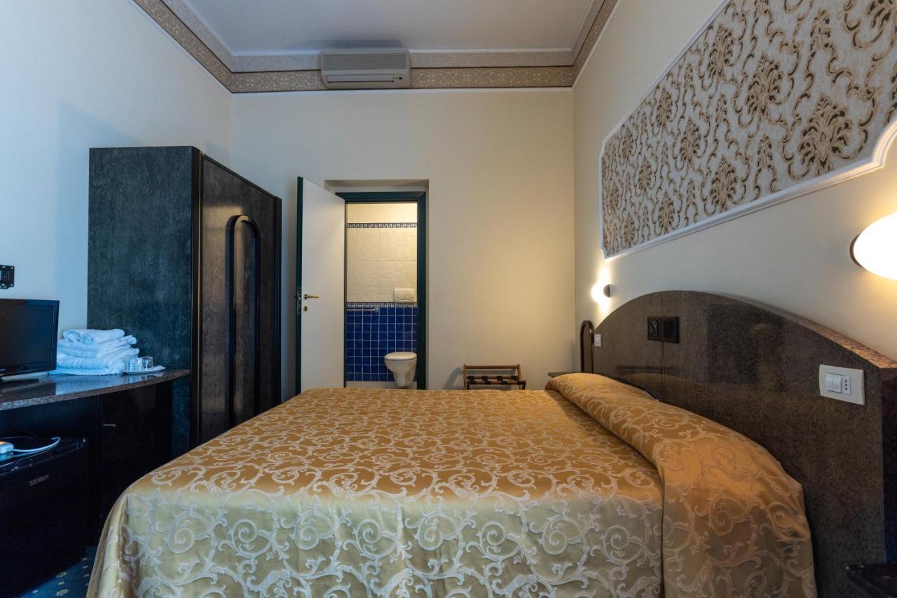 Hotel River Fronte Mare Con Piscina Ρίμινι Εξωτερικό φωτογραφία