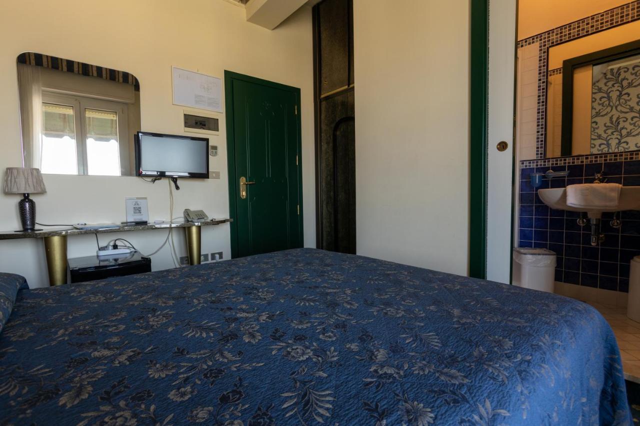Hotel River Fronte Mare Con Piscina Ρίμινι Εξωτερικό φωτογραφία