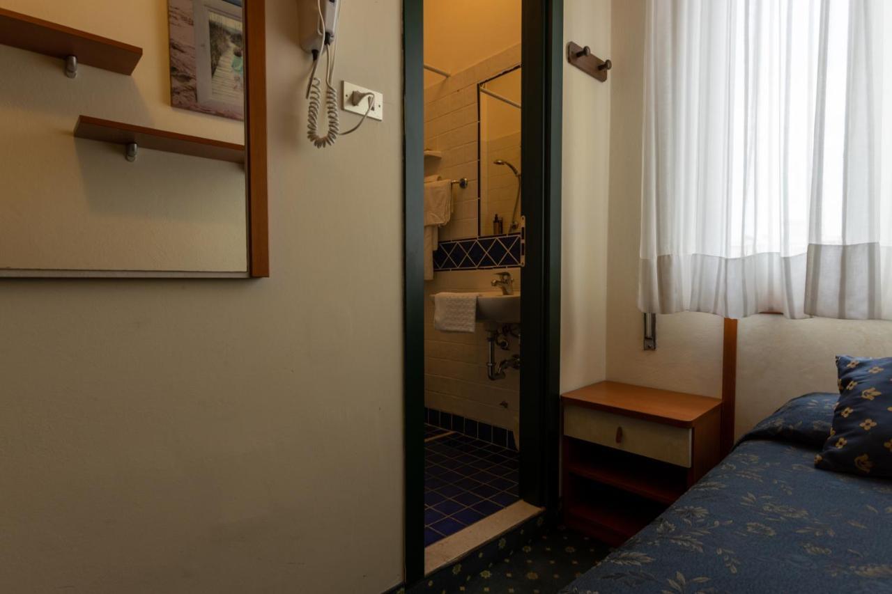 Hotel River Fronte Mare Con Piscina Ρίμινι Εξωτερικό φωτογραφία