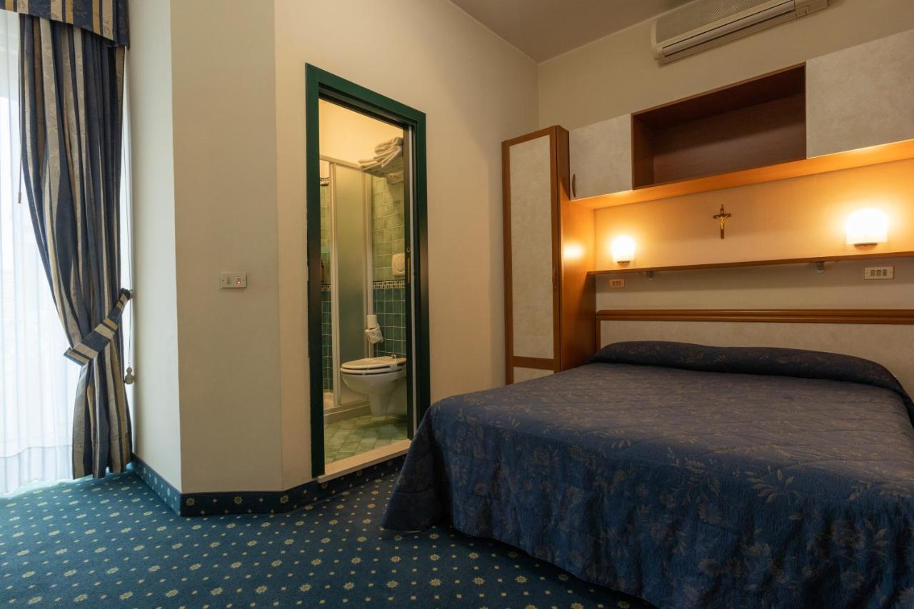 Hotel River Fronte Mare Con Piscina Ρίμινι Εξωτερικό φωτογραφία