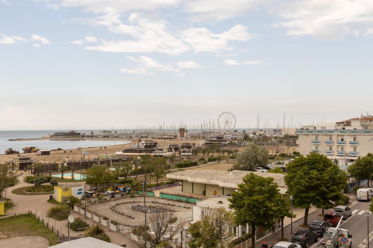 Hotel River Fronte Mare Con Piscina Ρίμινι Εξωτερικό φωτογραφία