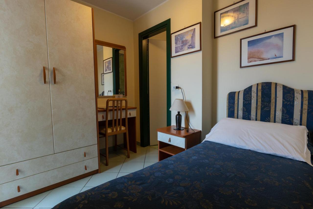 Hotel River Fronte Mare Con Piscina Ρίμινι Εξωτερικό φωτογραφία