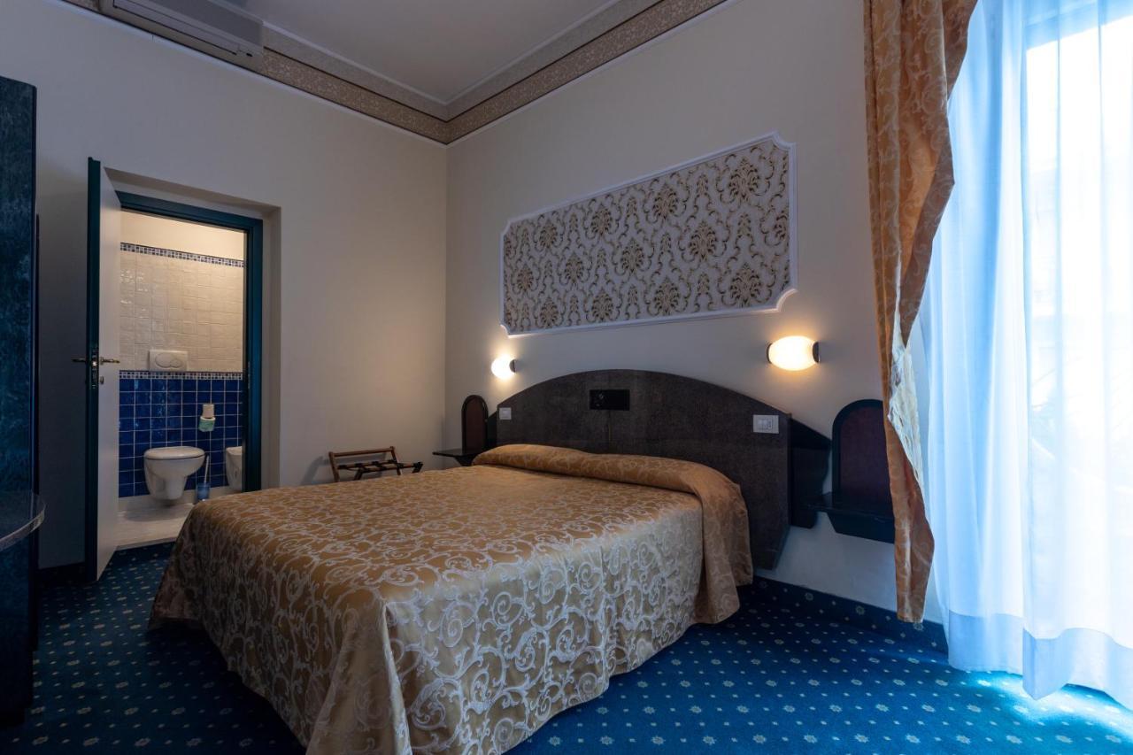 Hotel River Fronte Mare Con Piscina Ρίμινι Εξωτερικό φωτογραφία