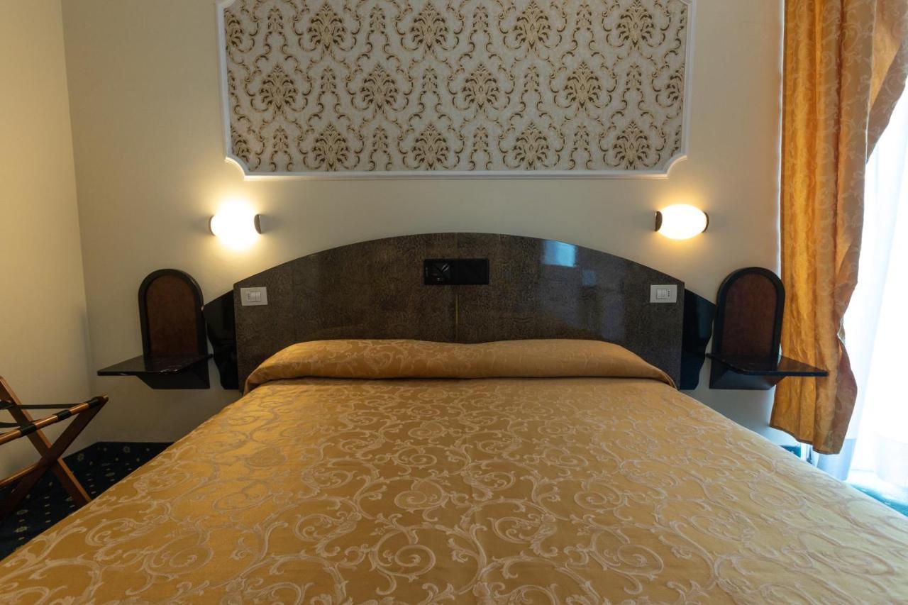 Hotel River Fronte Mare Con Piscina Ρίμινι Εξωτερικό φωτογραφία