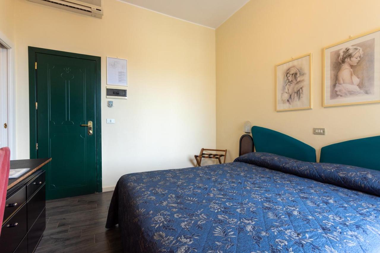Hotel River Fronte Mare Con Piscina Ρίμινι Εξωτερικό φωτογραφία
