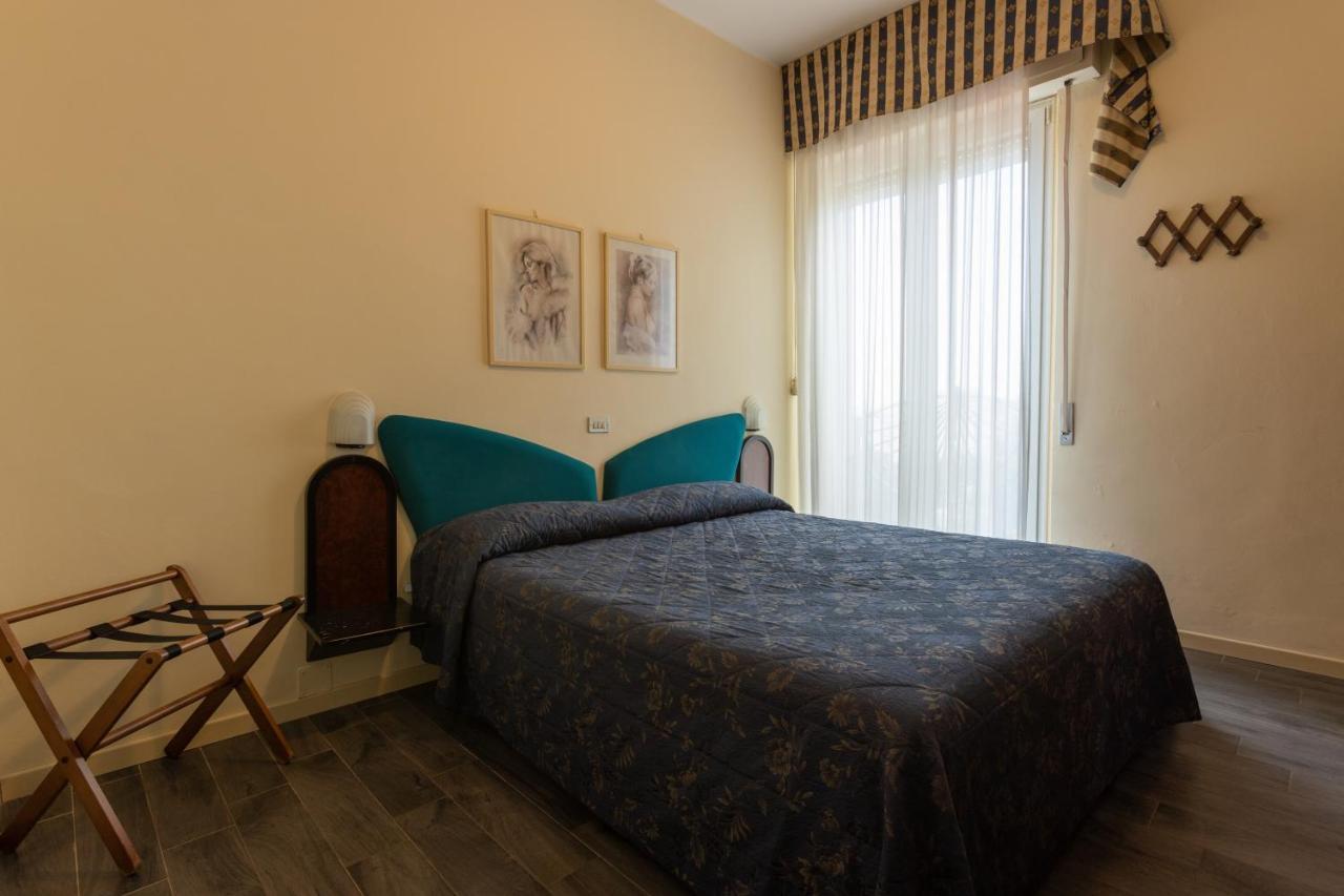 Hotel River Fronte Mare Con Piscina Ρίμινι Εξωτερικό φωτογραφία
