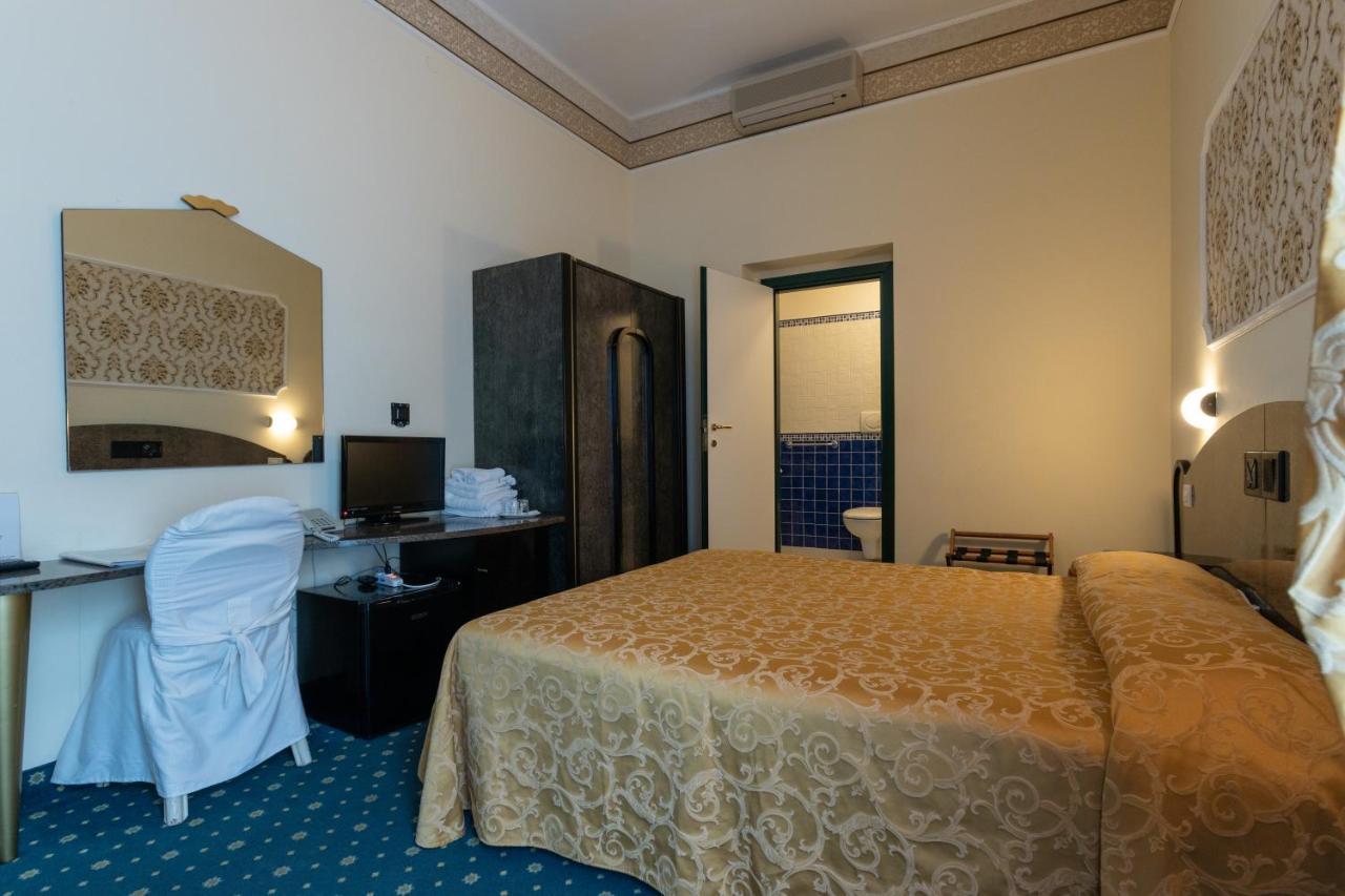 Hotel River Fronte Mare Con Piscina Ρίμινι Εξωτερικό φωτογραφία