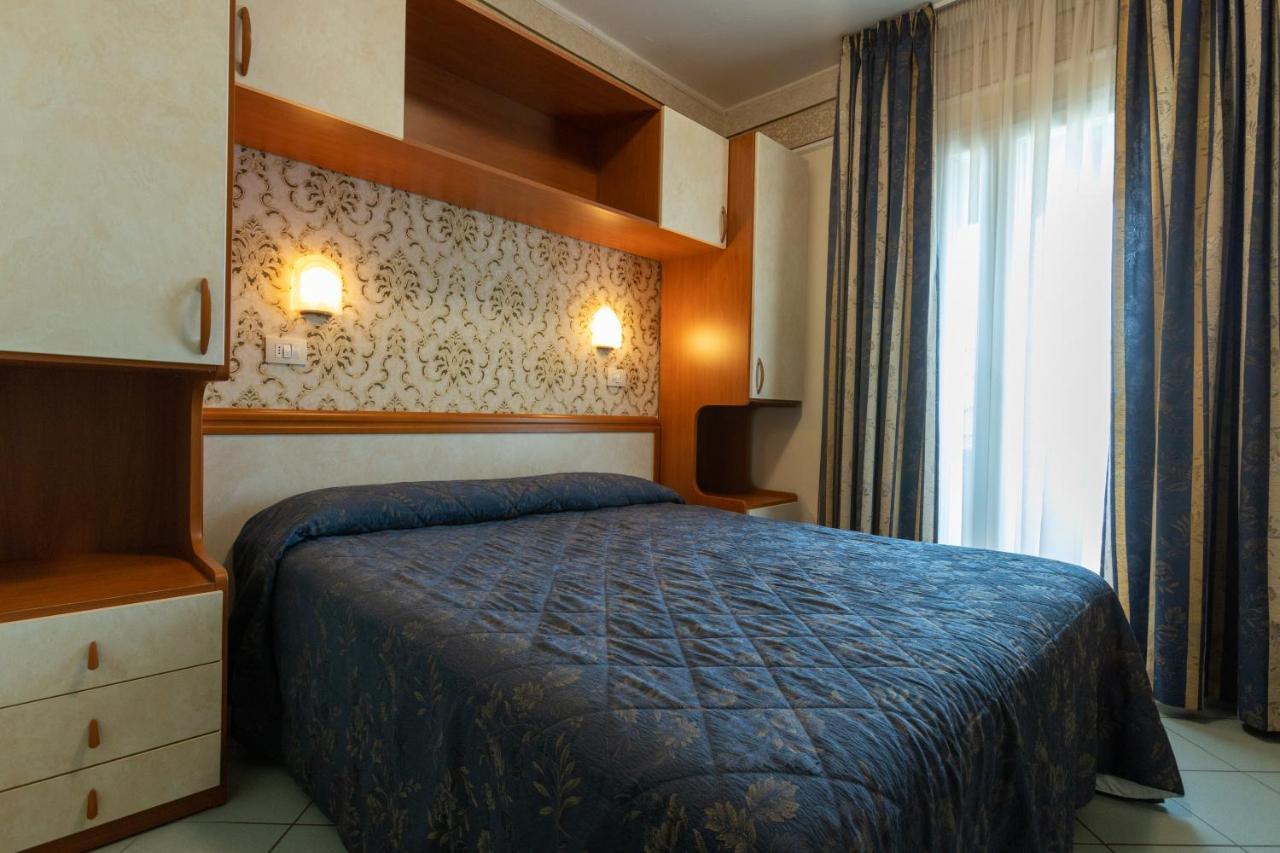 Hotel River Fronte Mare Con Piscina Ρίμινι Εξωτερικό φωτογραφία
