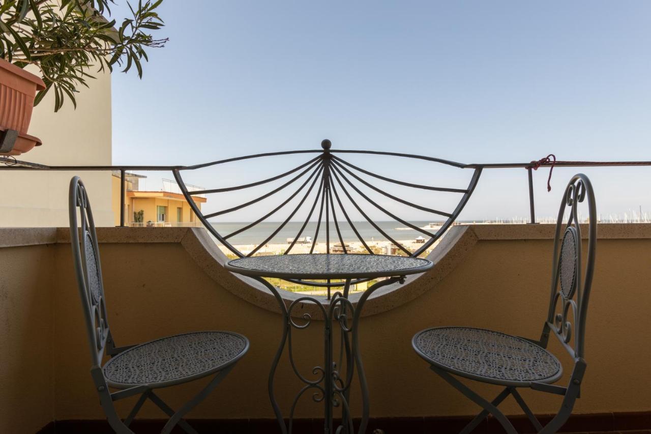 Hotel River Fronte Mare Con Piscina Ρίμινι Εξωτερικό φωτογραφία